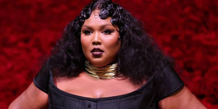 Lizzo Changes Lyric In New Song After Criticism Over Ableist Slur | Nestia