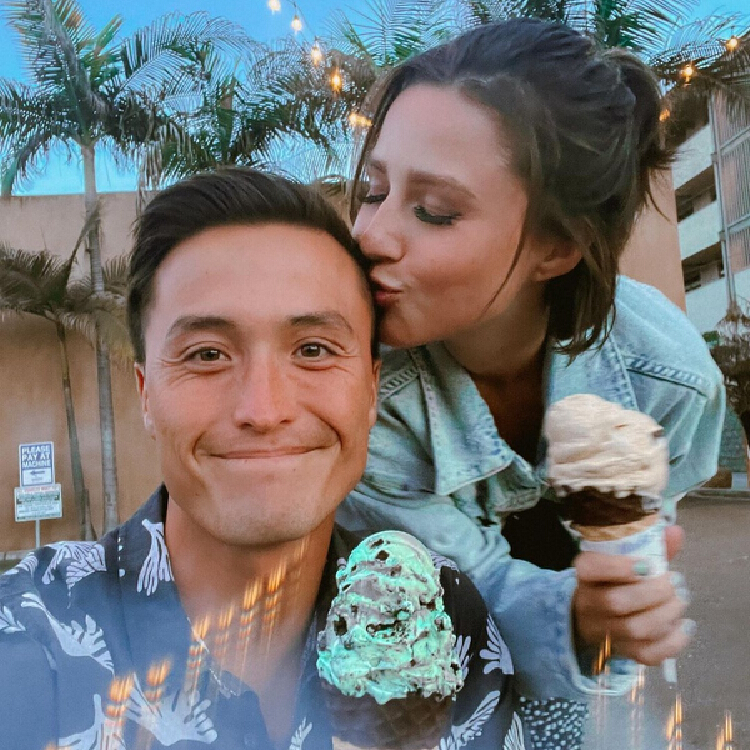 Bachelor Nation S Katie Thurston And John Hersey Reunite At County Fair Days After Breakup Nestia