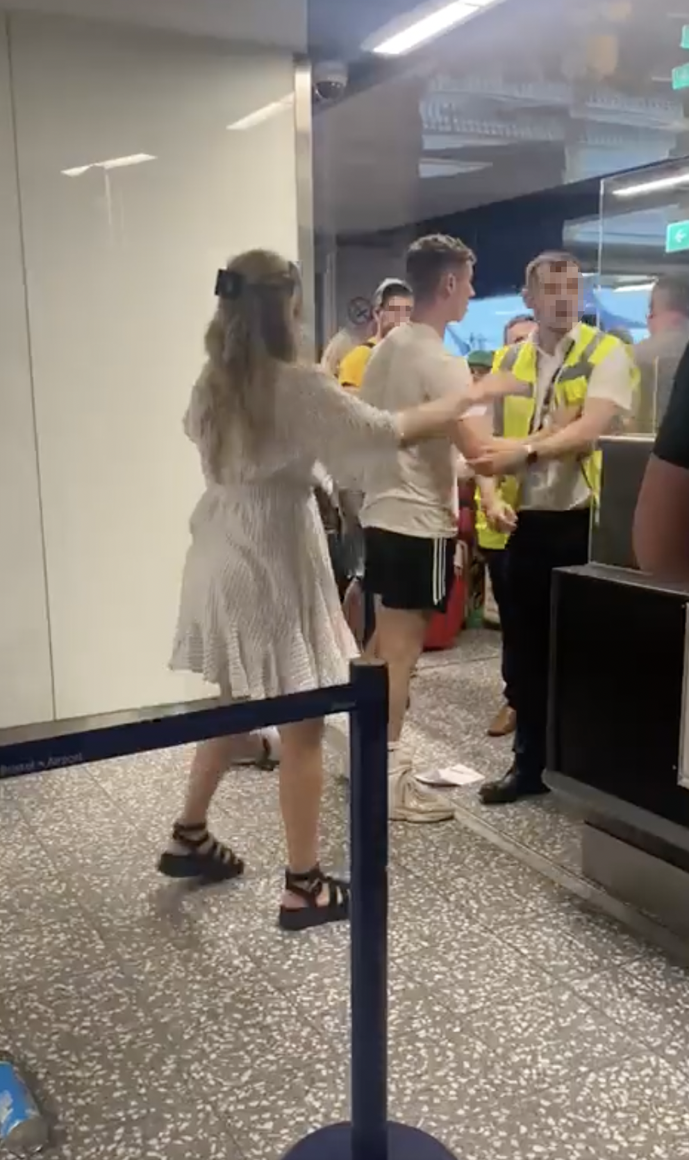 Angry EasyJet Passenger Shoves Girlfriend Out The Way Before Punching Airport Staff