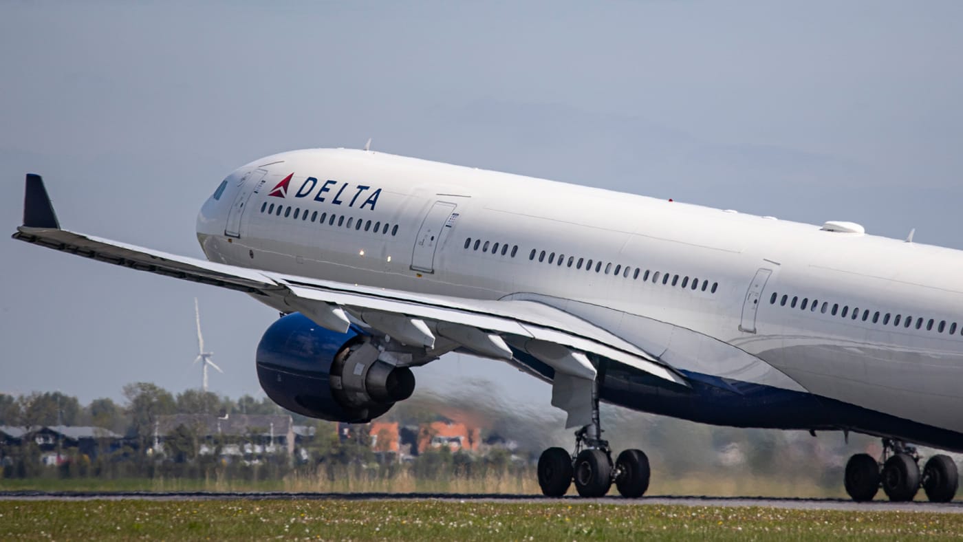 Delta Air Lines Passenger Allegedly Groped Girl and Blamed it on Ambien