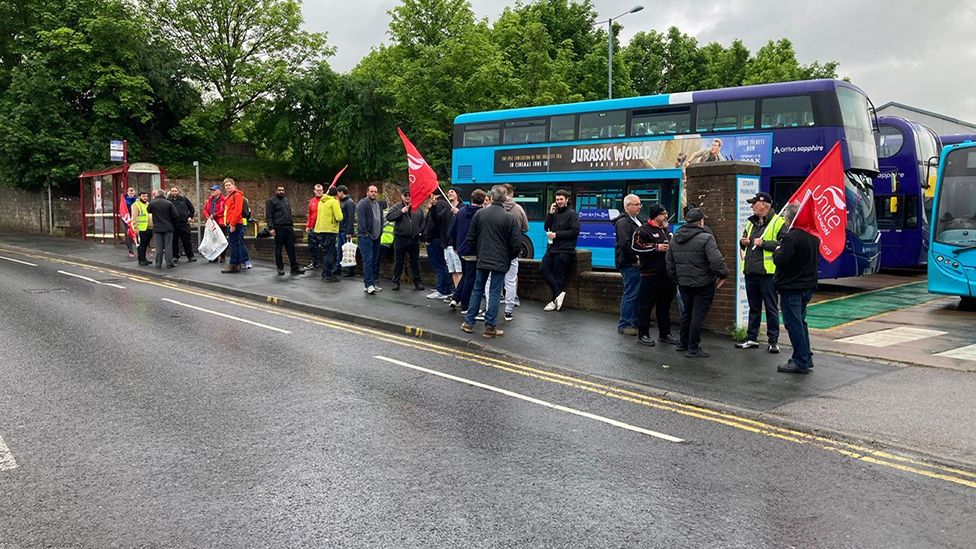 Yorkshire Arriva bus drivers strike suspended after new pay offer Nestia