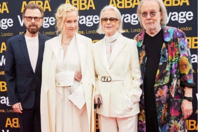 Legendary pop group ABBA re-unite after 40 years, watch the stars 'hail a cab'