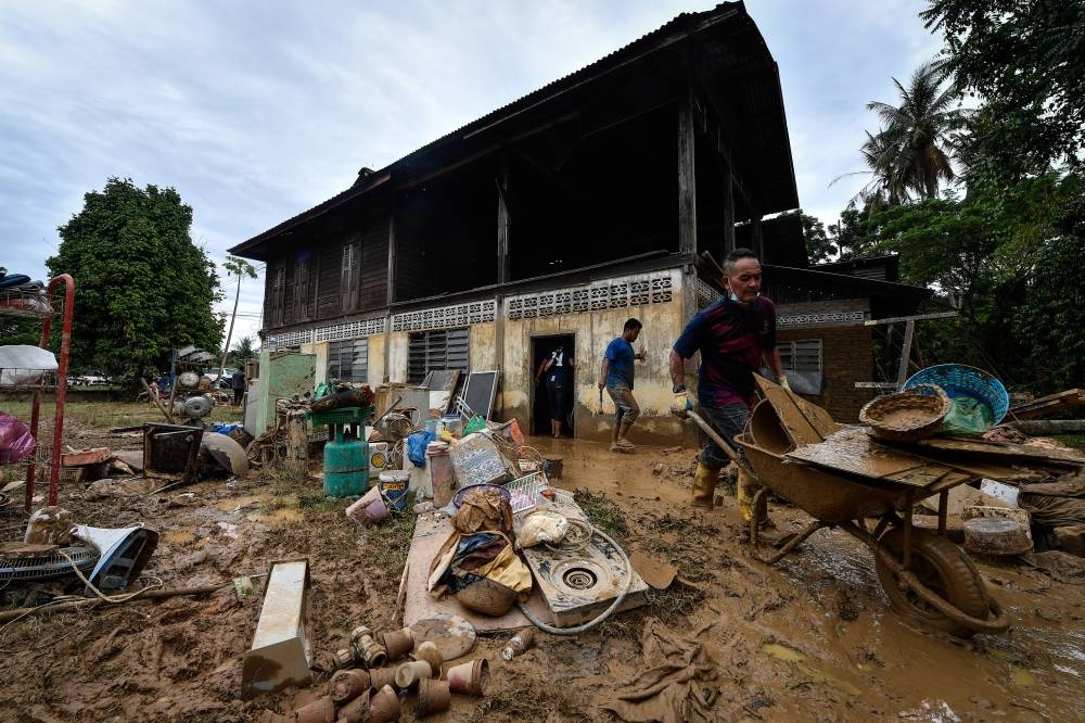 Baling floods: Temporary homes for victims who have lost their houses, says Kedah MB