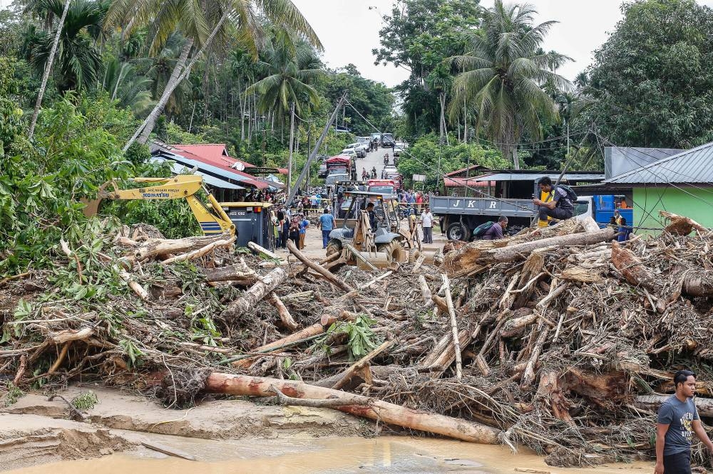 PM Ismail Sabri orders immediate disaster relief for Baling flood victims
