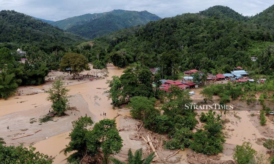 Govt disburses financial aid to Baling flood victims as PM vows to assist those affected