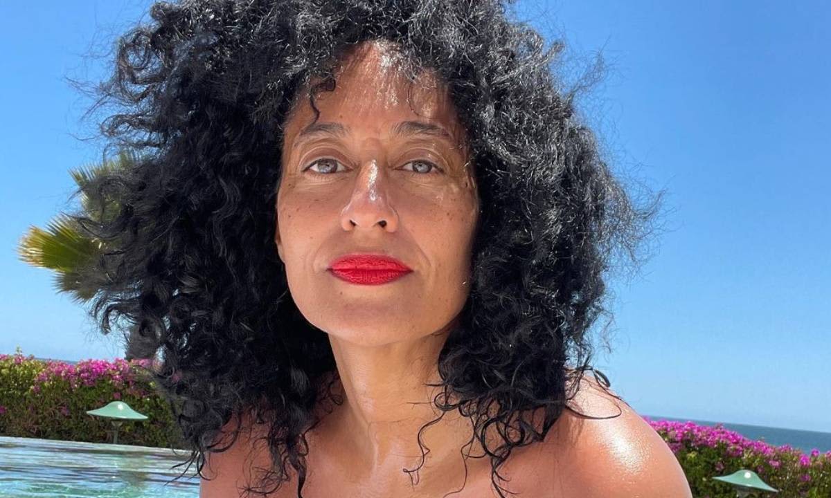 Tracee Ellis Ross looks sensational in green bikini as she poses by the pool