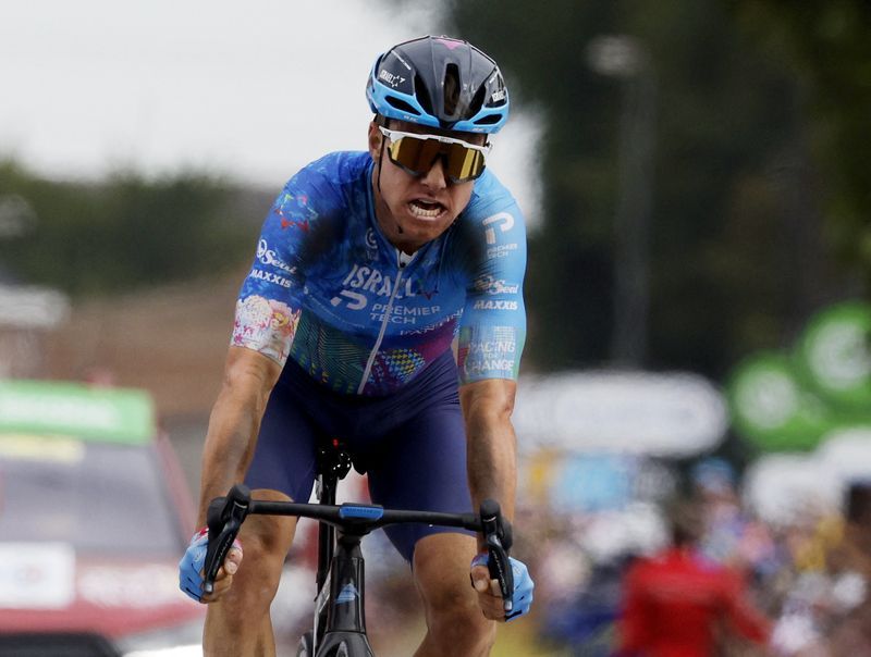 Cycling-Pogacar impresses in vintage Tour stage as Van Aert retains lead