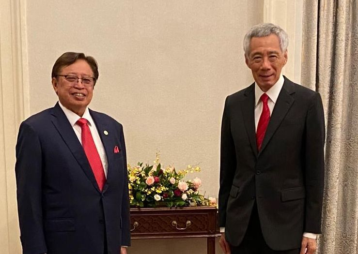 Abang Johari pays courtesy call to Singapore PM