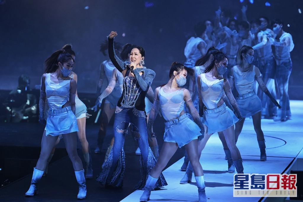卫兰演唱会2022丨郑中基任首场嘉宾 Janice紧张到口窒窒