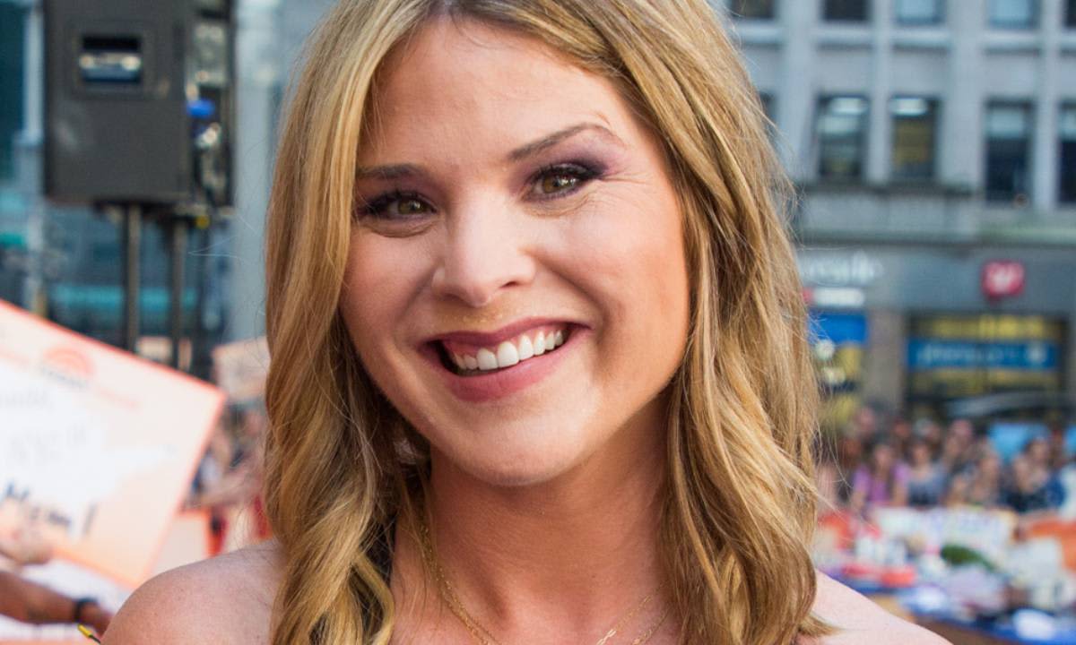 Jenna Bush Hager stuns in stylish swimsuit in new vacation photos on the beach