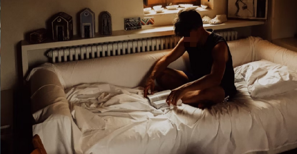 GUY PIAK PIAK WITH FIANCEE IN BED, AND SHE FARTED IN HIS MOUTH
