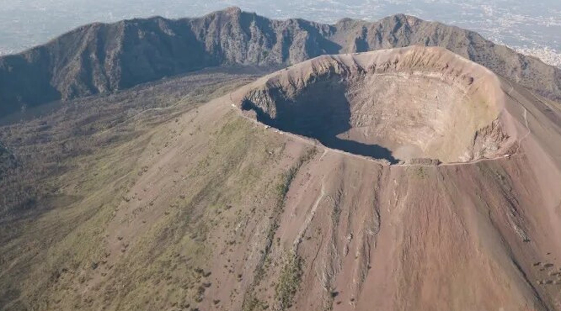 U.S. Tourist Falls Into Crater of Mount Vesuvius After Trying to Take Selfie and Losing Phone