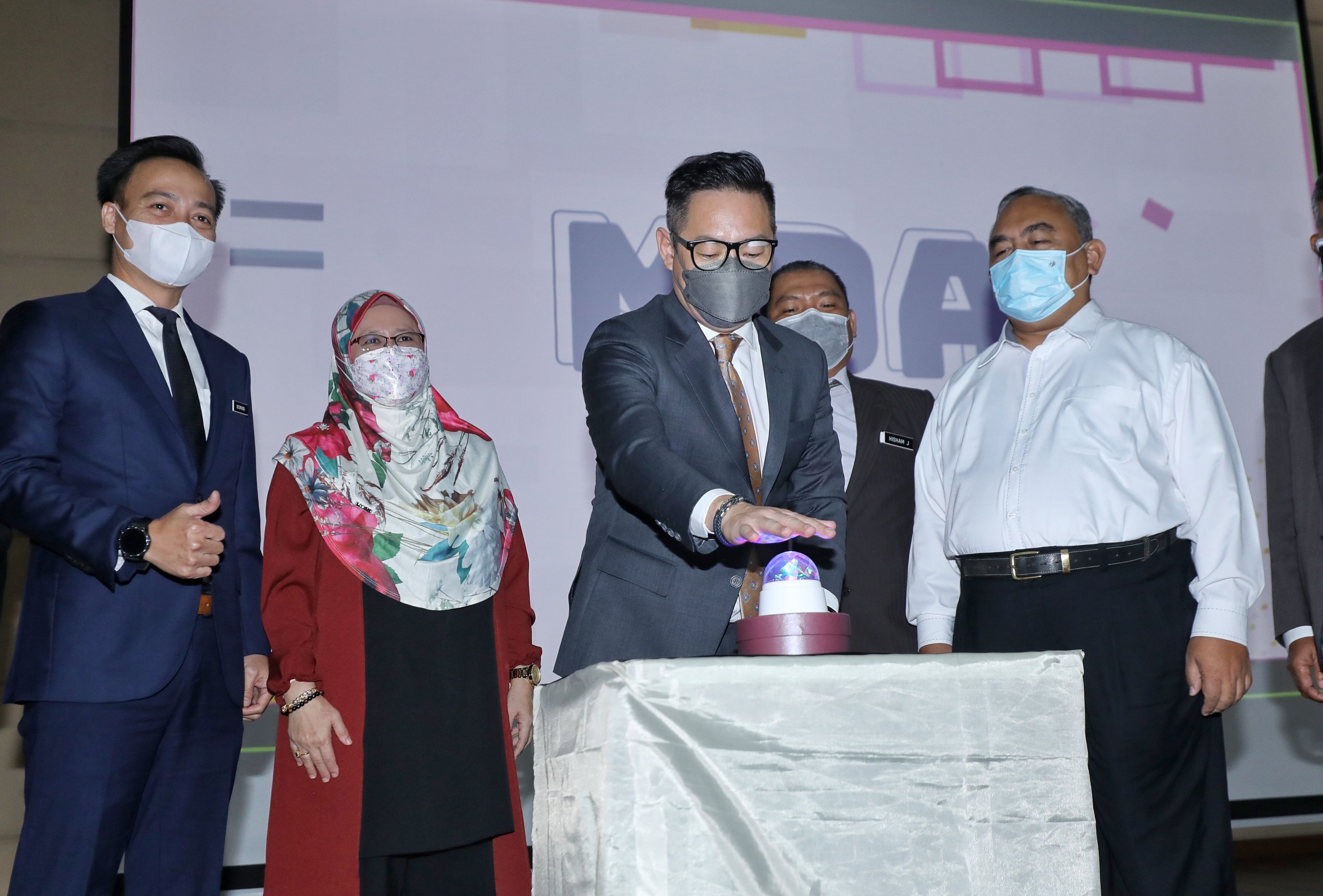 Tiang: Sarawak may supply Covid-19 self-test kits through rural health clinics