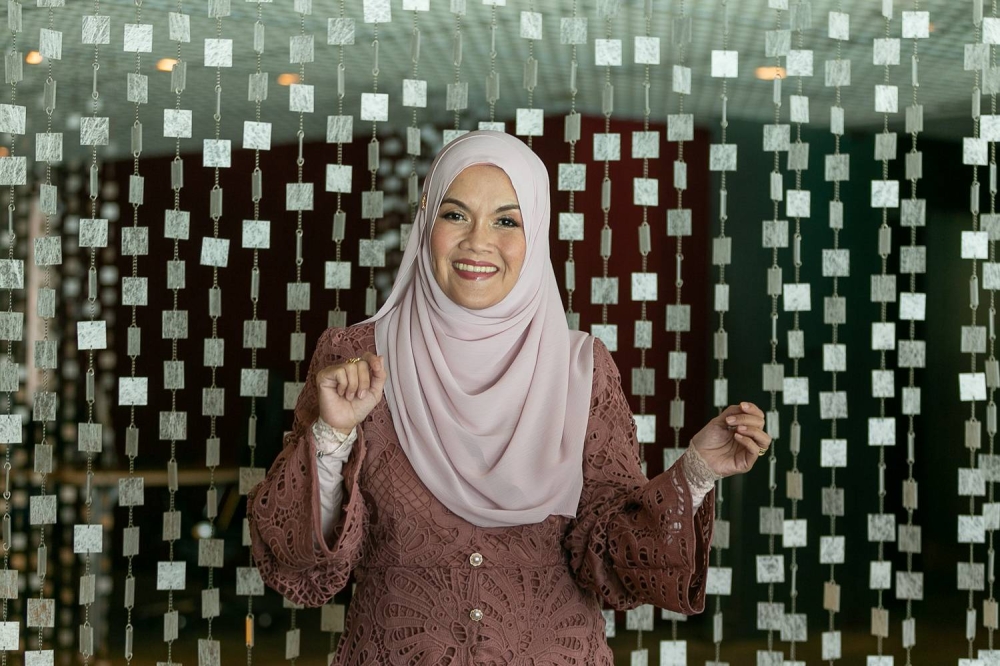 Veteran singer Aishah not letting Covid-19 beat her as she prepares for first solo orchestra show with MPO after 37 years