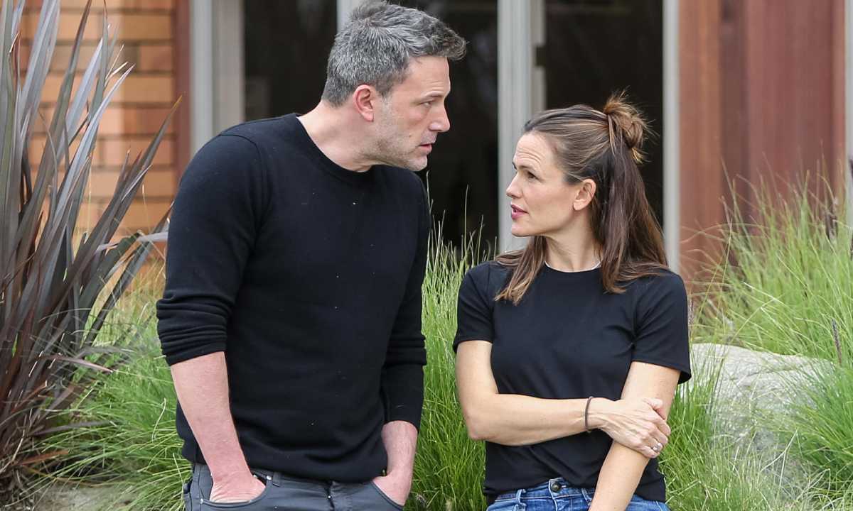 Jennifer Garner shares daring new video following ex-husband Ben Affleck and Jennifer Lopez's wedding