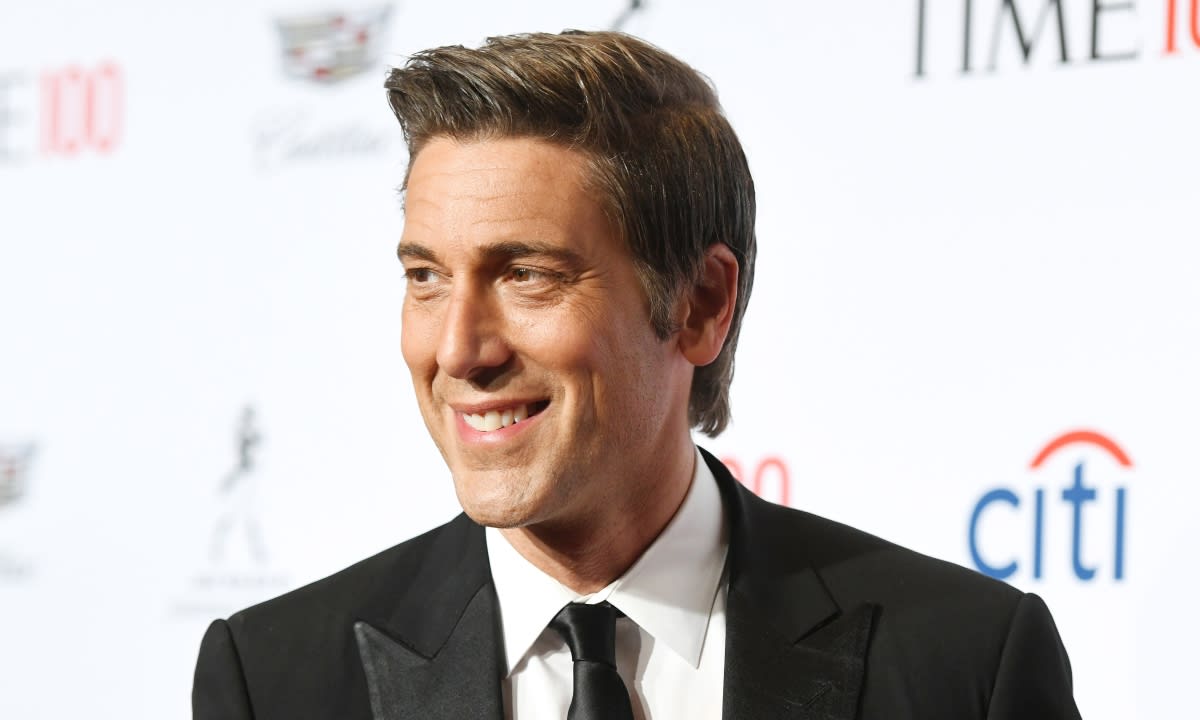 David Muir shares photo from his night out with Kelly Ripa in the most unconventional way