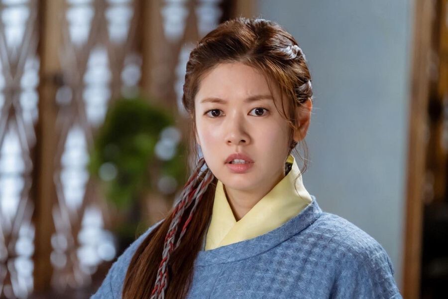 Jung So Min Is Horrified By Her Growing Feelings For Lee Jae Wook In “Alchemy Of Souls”