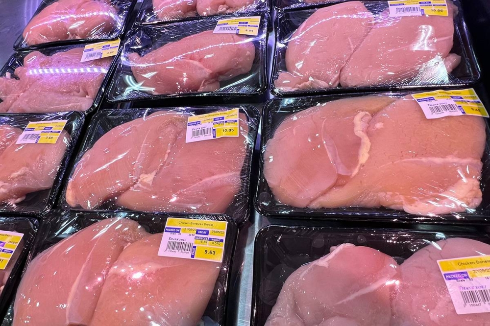 Minister: Imported frozen chicken to be sold at cheaper prices in Malaysia