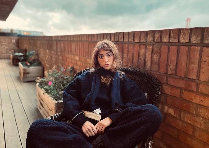 Natalia Dyer offered apology by cosmetic nurse who suggested plastic surgery procedures for her