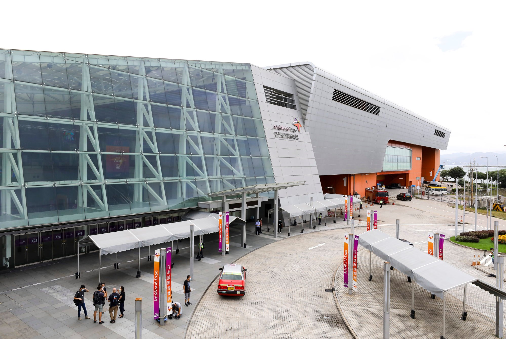 Mirror tragedy: Hong Kong concert organisers make changes to stage design as private venue owners adopt new government rules on installations