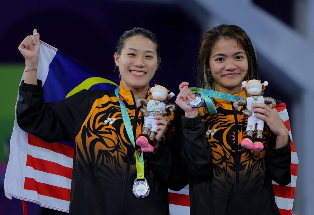 Dhabitah-Wendy present second medal for diving team at Commonwealth ...