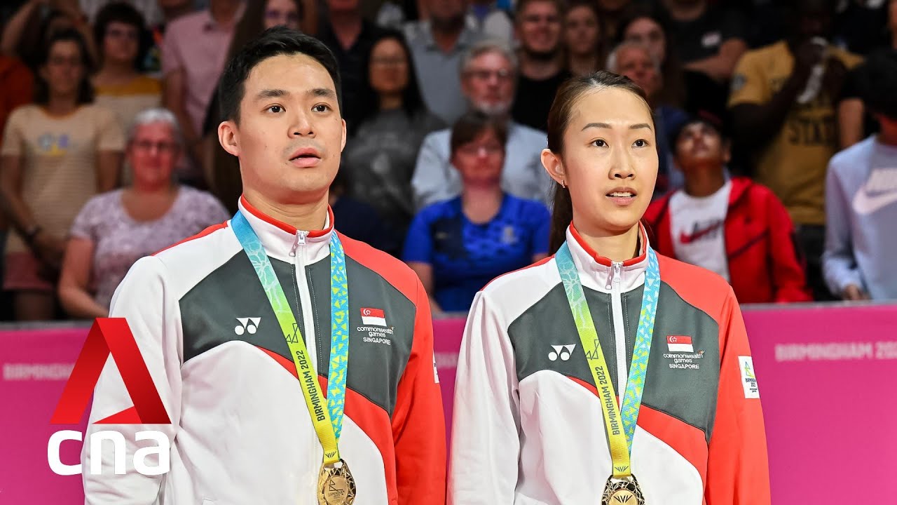 Terry Hee and Jessica Tan receive their Commonwealth Games badminton mixed doubles gold medals