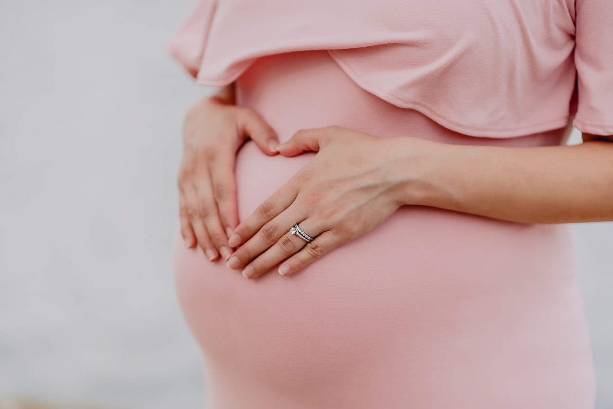 WOMAN ASKED IF SHE IS PREGNANT AFTER GAINING SOME WEIGHT