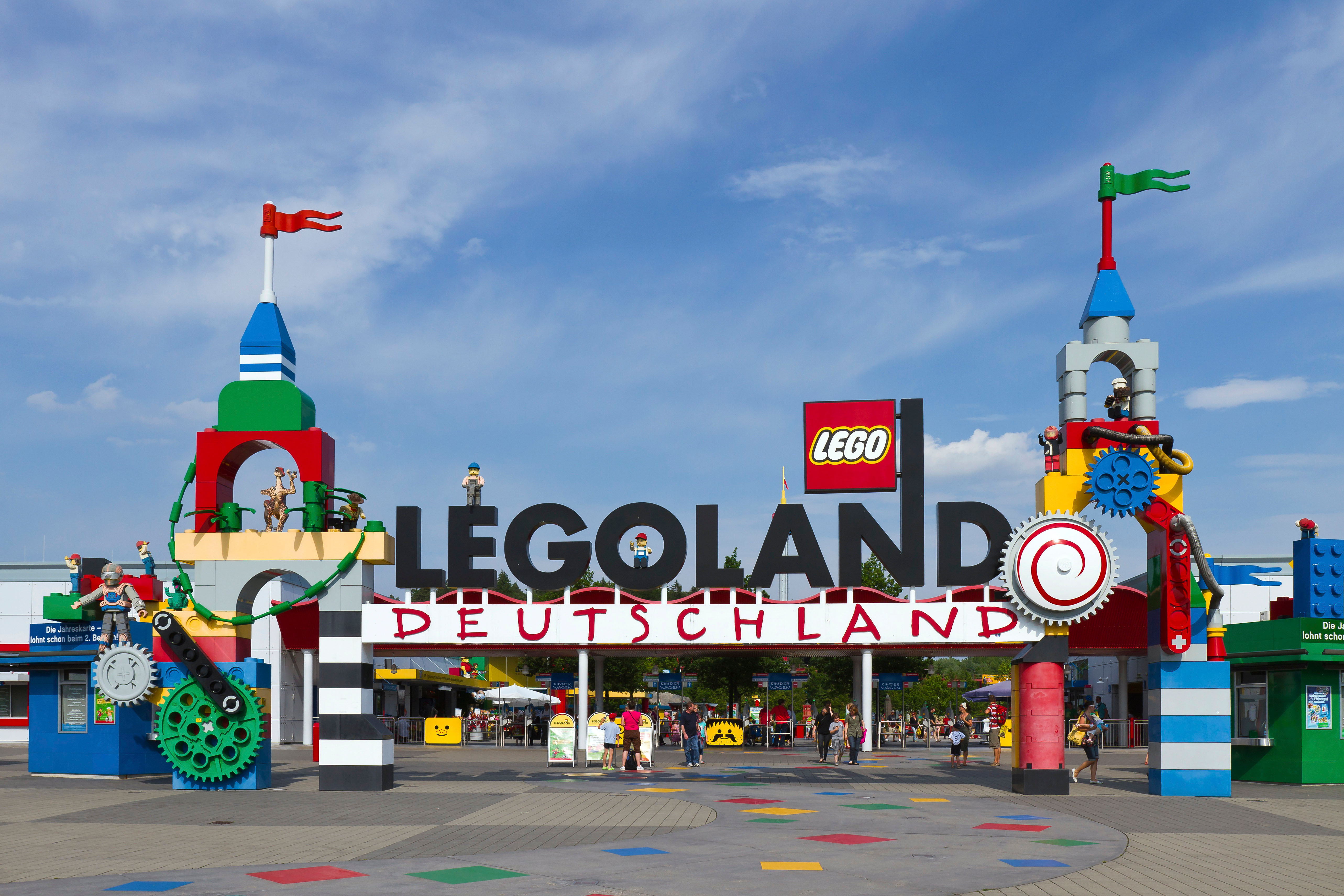 More than 30 people injured after horrifying rollercoaster incident at Legoland