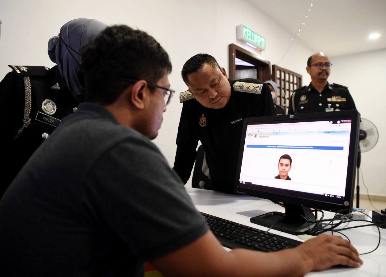 Selangor Immigration introduces MyOnline Passport kiosk at UTC