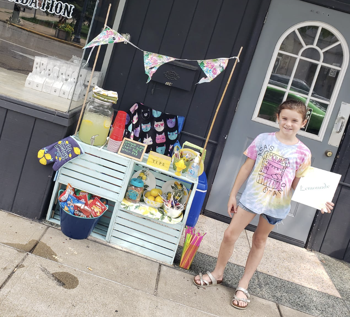 Eight-year-old girl’s lemonade stand is shut down by police because she didn’t have a permit