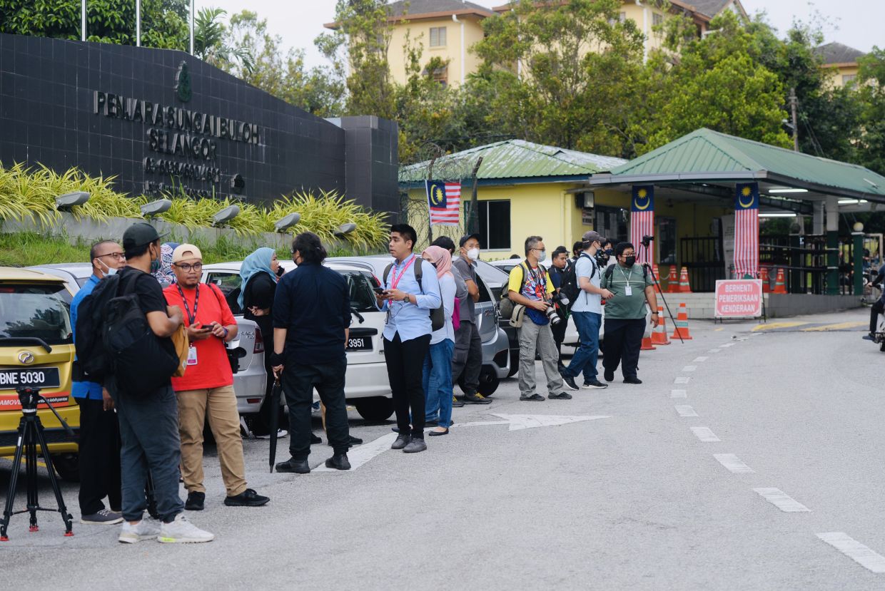 Scramble ensues at Sungai Buloh as Najib being sent to Kajang Prison instead