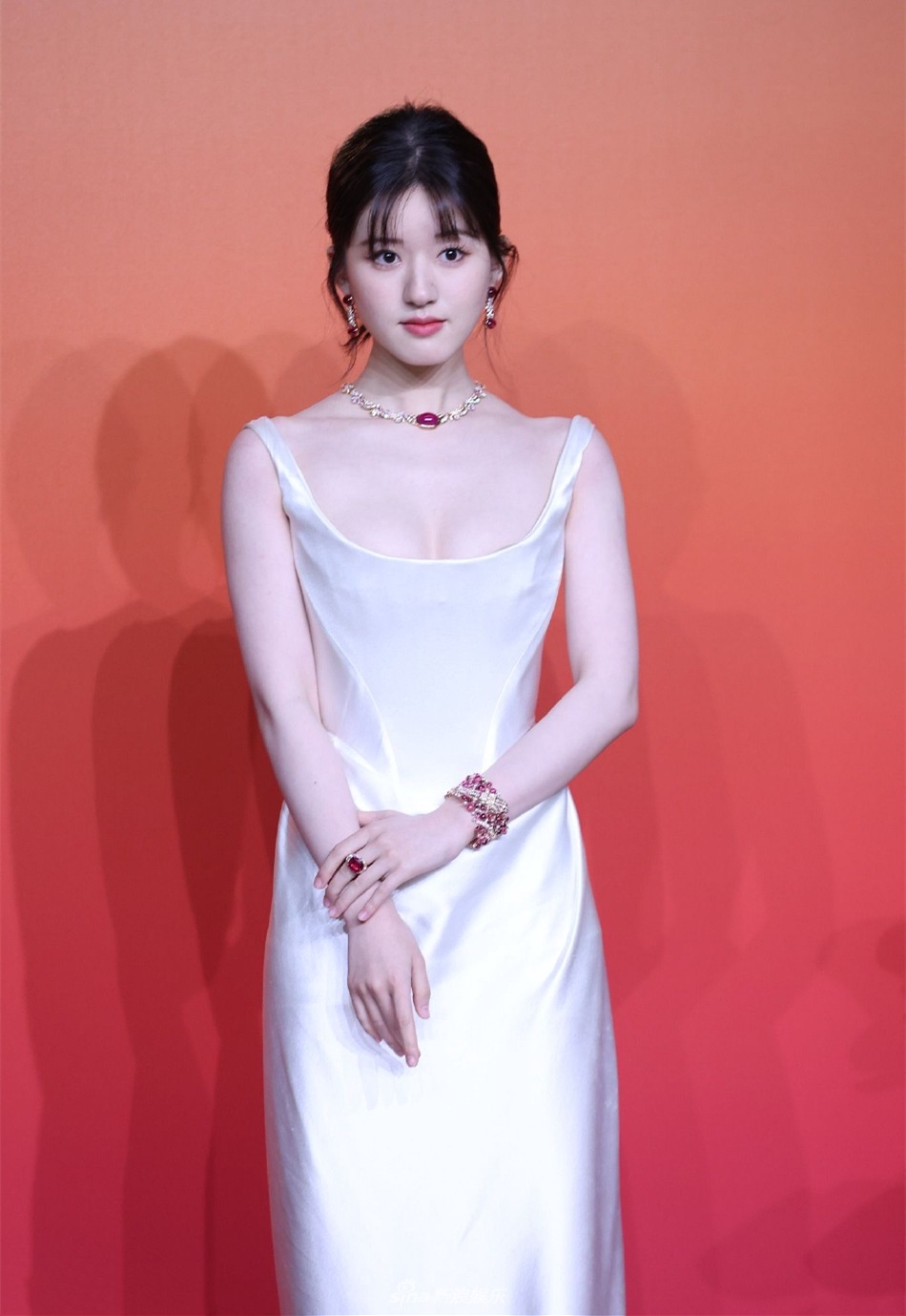 杨洋、吴磊、赵露思同台，两组CP粉“杀疯了”，饭圈文化太复杂了