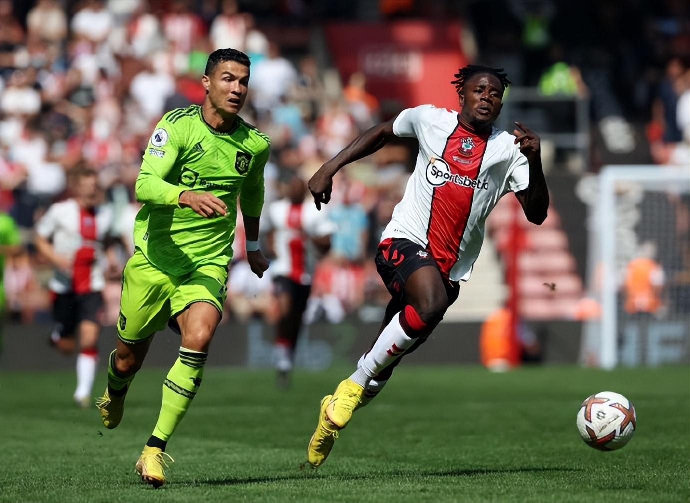 英超最新积分榜：曼城4-2逆转登顶，利物浦9-0狂胜升第8，曼联第7