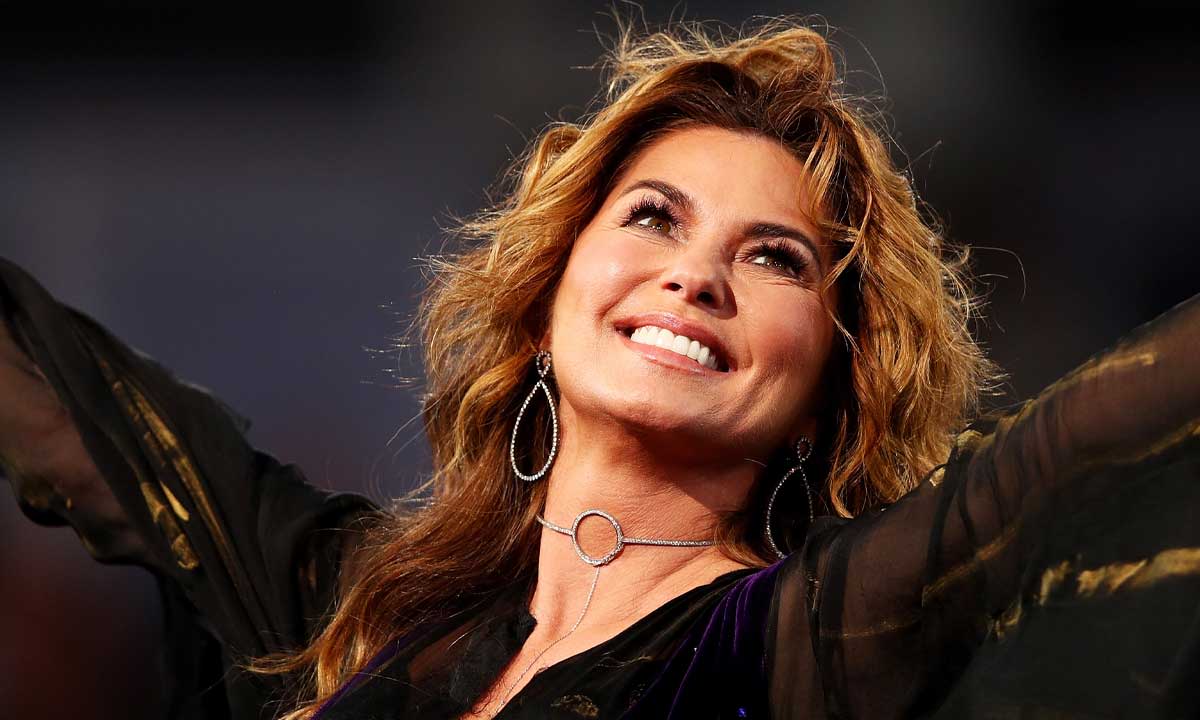 Shania Twain displays endless legs in daring thigh-split dress