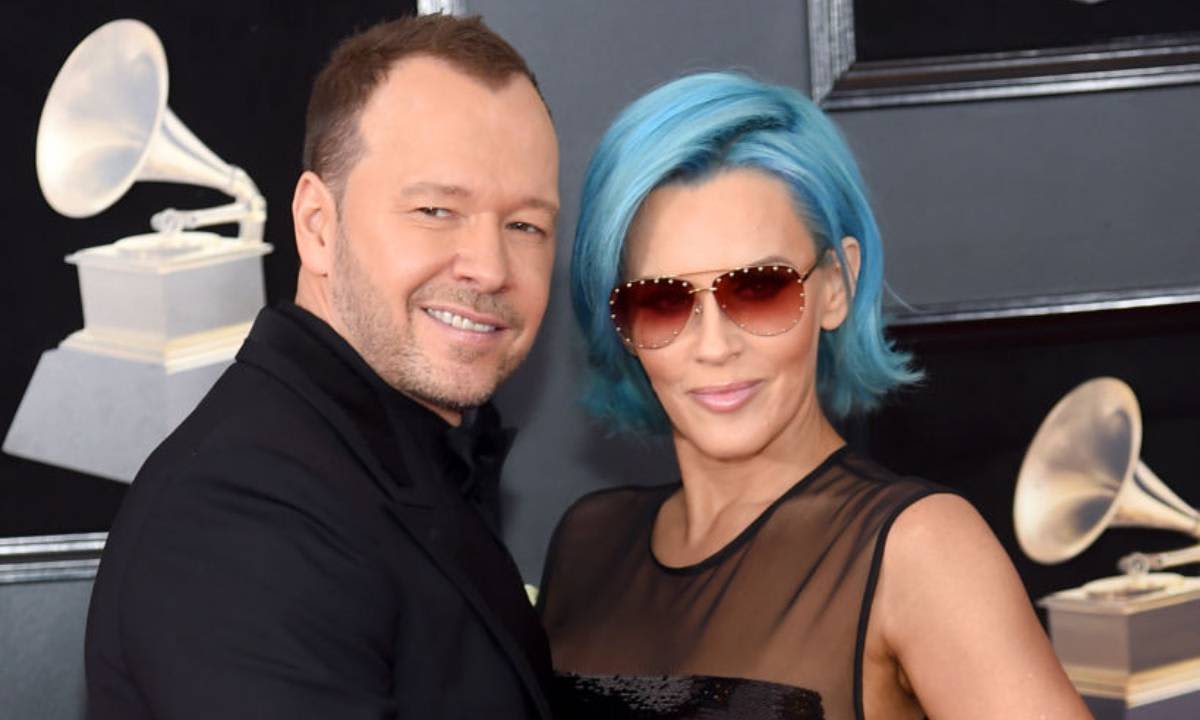 Inside Donnie Wahlberg and Jenny McCarthy's impressive Illinois home - complete with its own golf green