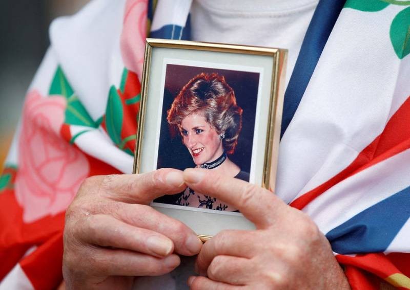 Princess Diana exhibit in Vegas invites guests to have their own royal wedding