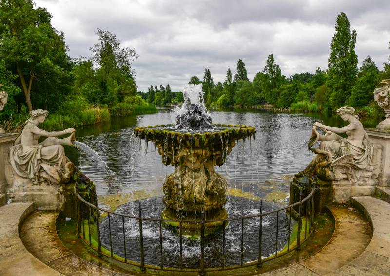 Remember Princess Diana with a walk through London in her footsteps