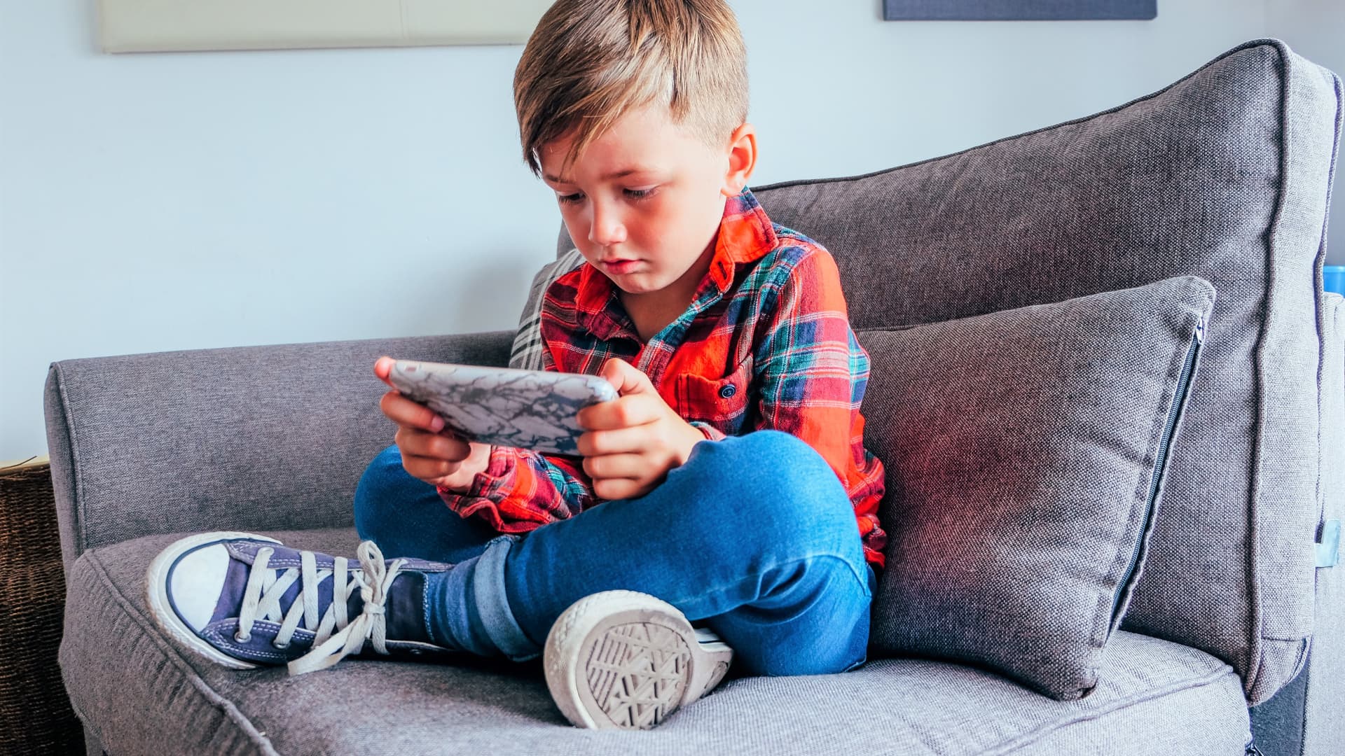 2 signs your kid has OCD, according to a child psychologist