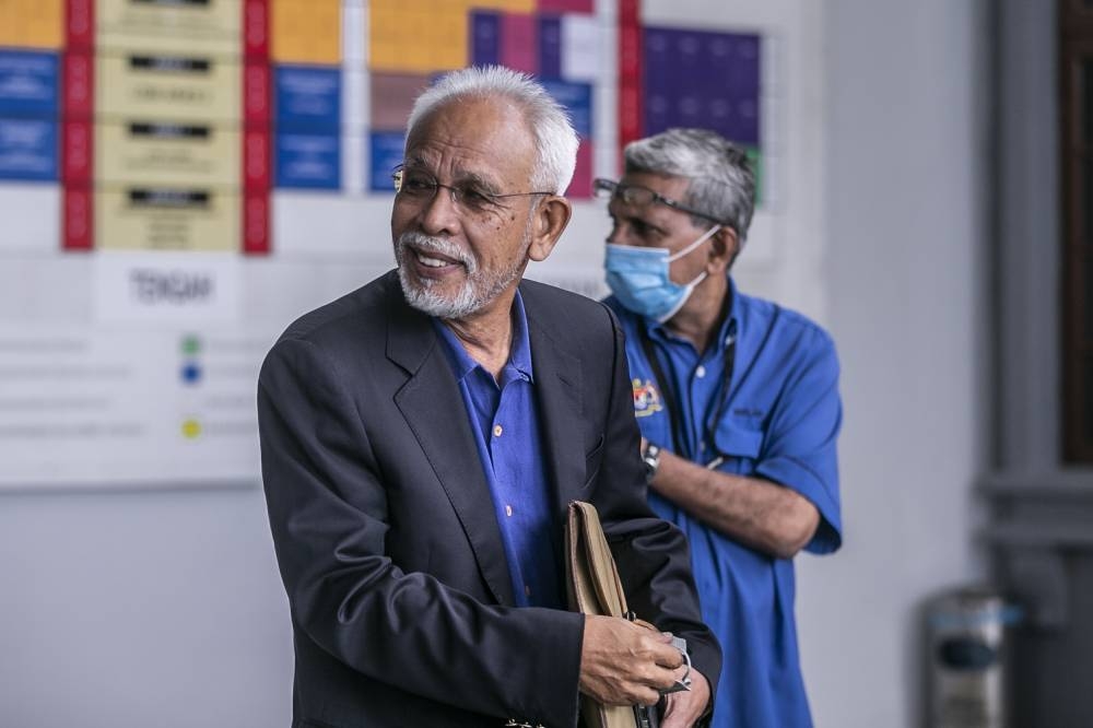 Shahrir Samad trial: Honda Civic was registered under former Felda head, says witness