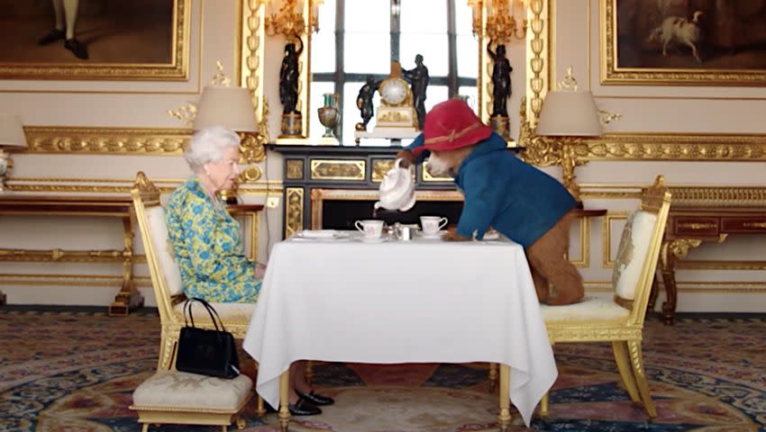 Paddington bear says goodbye to the queen in his own sweet way