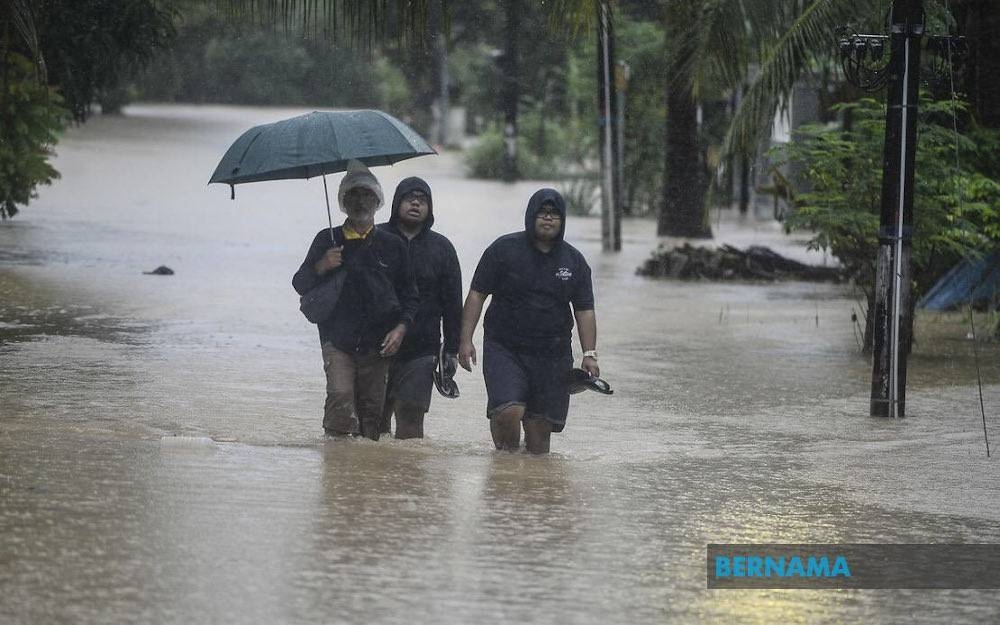 Batu Pahat district disaster management committee: Sri Gading flash flood victims up to 255 people as of 8pm