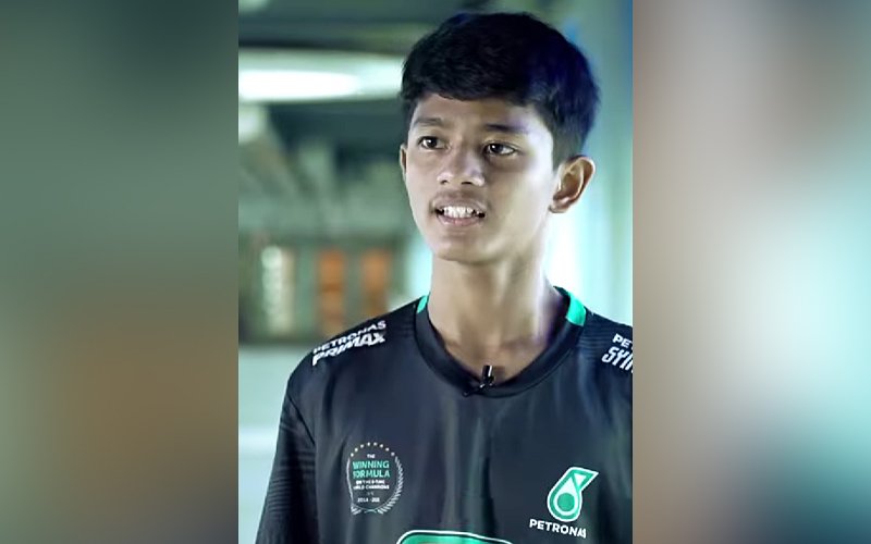 Teen nasi lemak seller gets to visit Petronas, his dream workplace