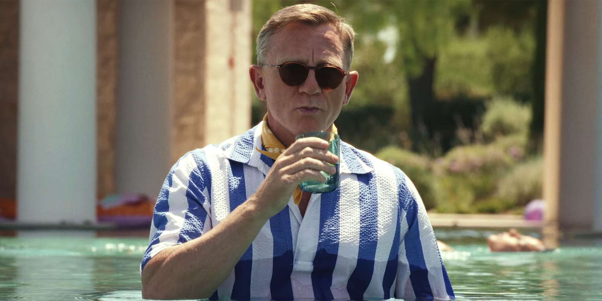 Daniel Craig discusses his crazy Glass Onion swimming outfit 