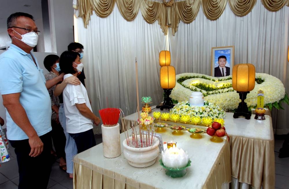 Job fraud victim Zhen Feng's ashes brought back home to Ipoh