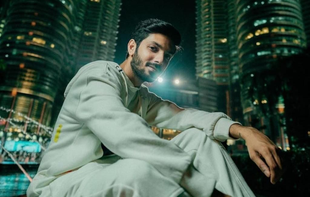 Indian artiste Anirudh 'lights up' Axiata Arena with glow in dark concert