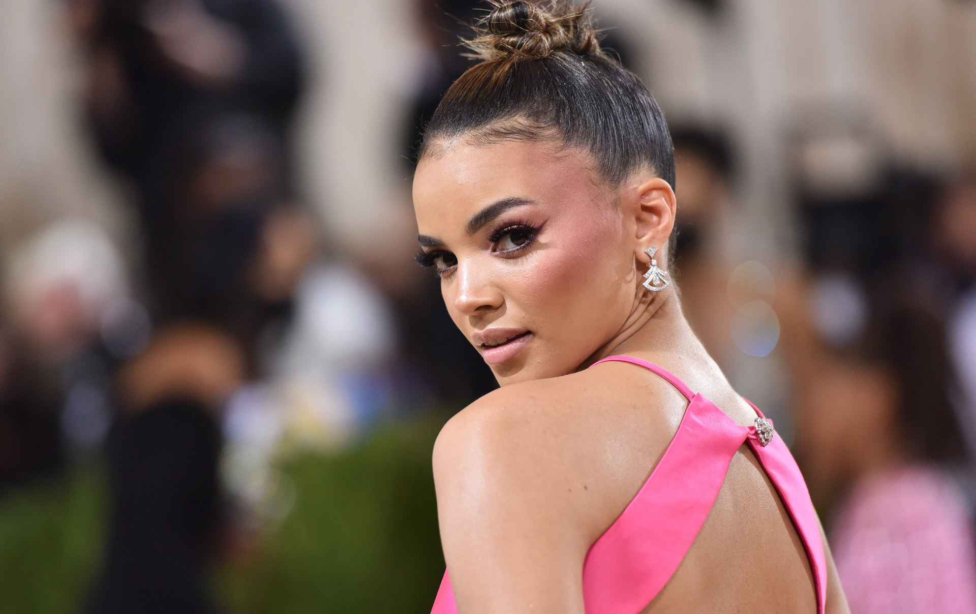 ‘batgirl Star Leslie Grace Shares Behind The Scenes Footage From Shelved Hbo Max Film Nestia 