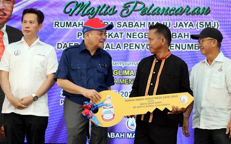 Hajiji launches Rumah Mesra SMJ affordable housing project