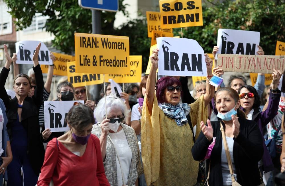 Iran targets celebrities, media over Mahsa Amini protests