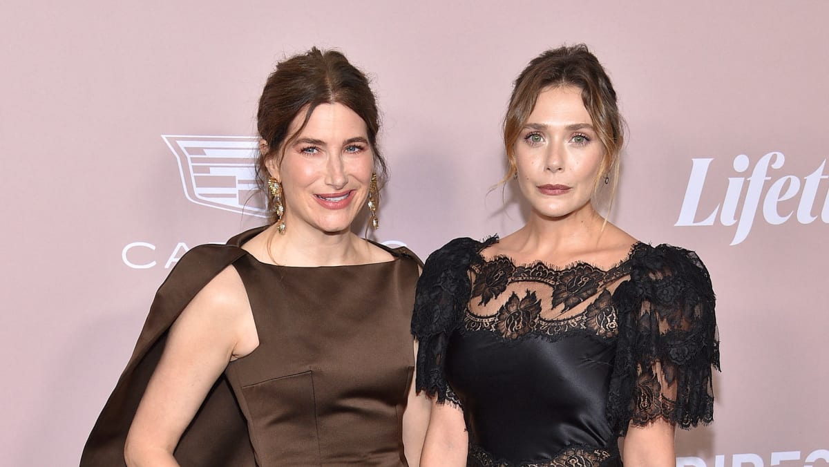 Kathryn Hahn Says Elizabeth Olsen Was Very Patient During Her 40 Minute Pee Breaks On 2152