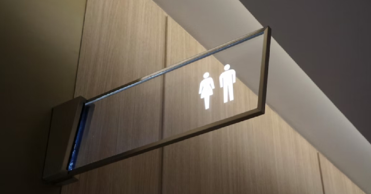 GUY DEMANDS GIRL TO MARRY HIM AFTER SHE OPENS TOILET DOOR WHILE HE’S PANGSAI-ING